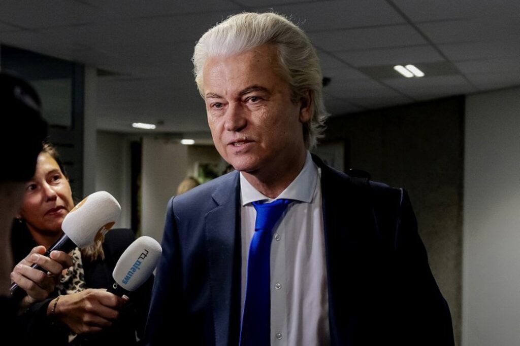 Dutch far-right politician Geert Wilders threatens to withdraw his party from government
