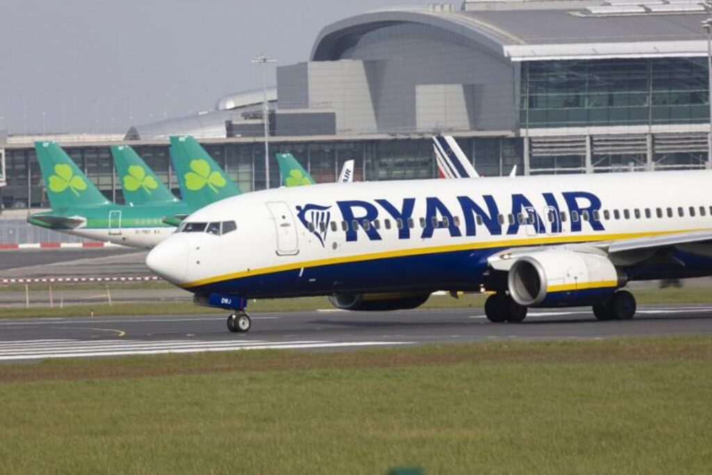 Ryanair to fine unruly passengers €500