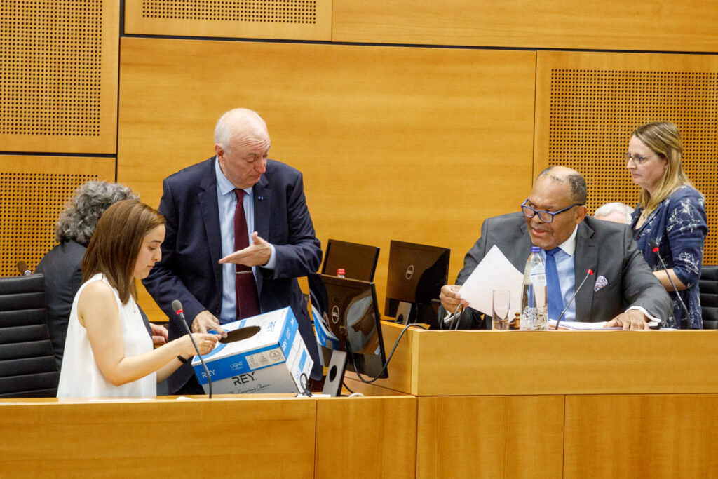 Brussels MPs soon to earn 5% less