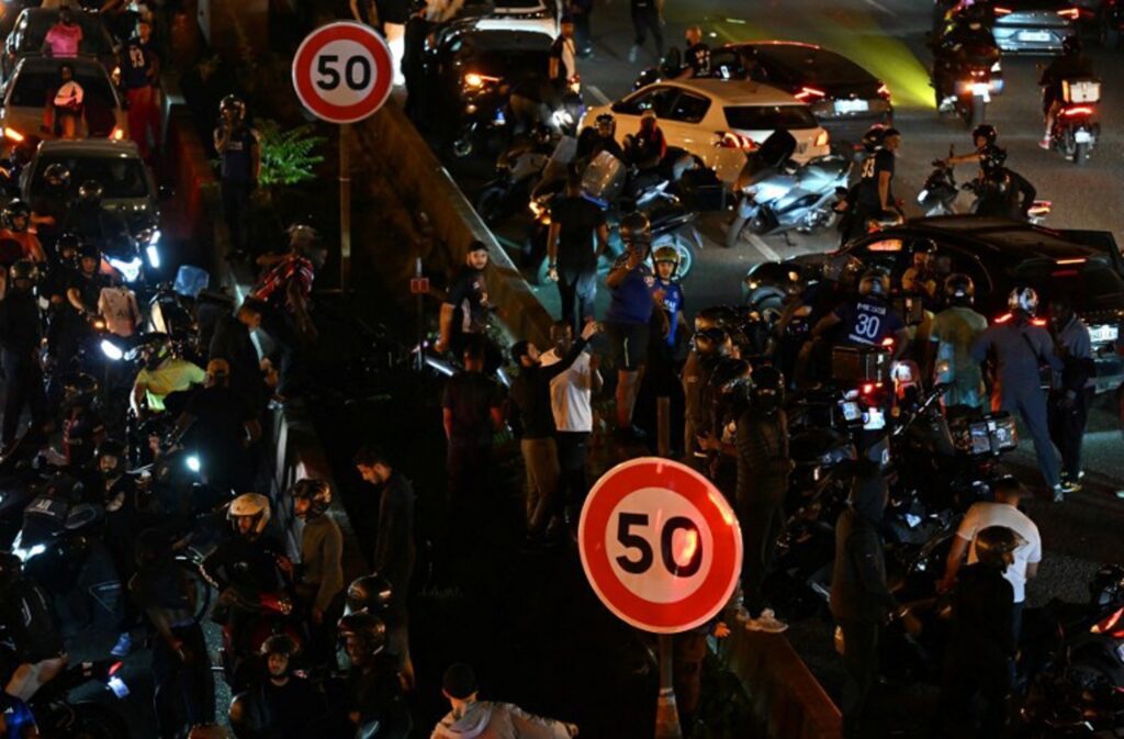 Almost 300 arrests for incidents in Paris after PSG football win