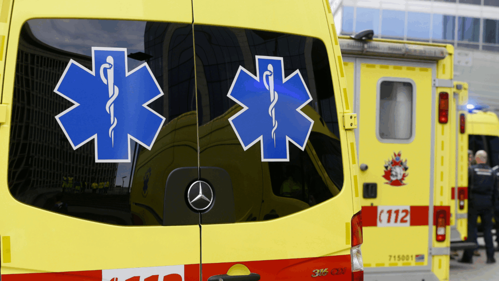 Serious head-on car crash after driver overtakes