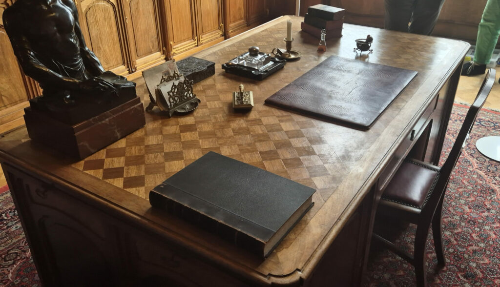 Long-lost desk belonging to Belgian colonial diplomat recovered in the Netherlands