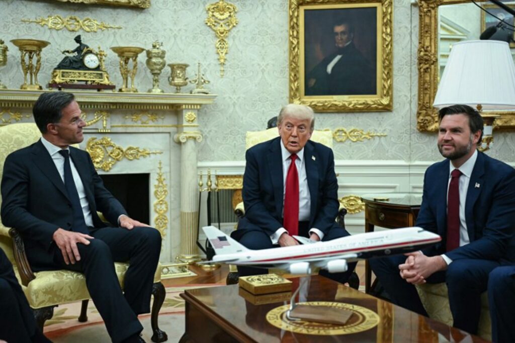 Trump threatens 100% import tariffs on Russia