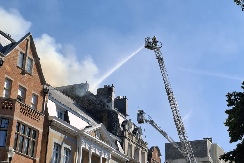 Major fire breaks out in Ixelles flat
