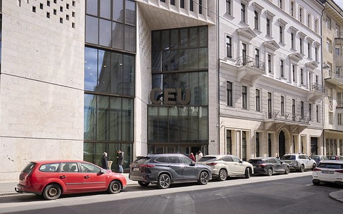 Conference in Budapest warns against the threat of excessive wealth to democracy