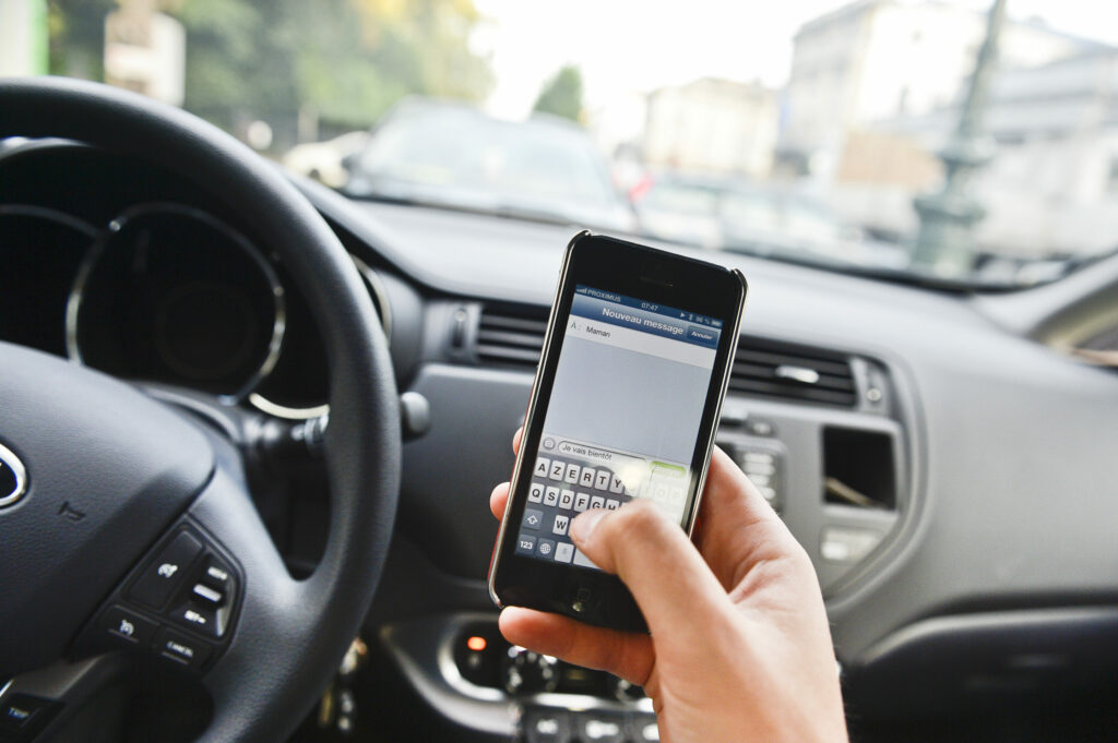 Van drivers too often distracted by mobile phones behind the wheel