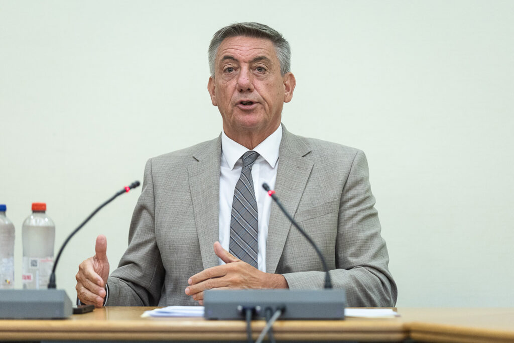 Jambon: 'No question of blocking pension applications'