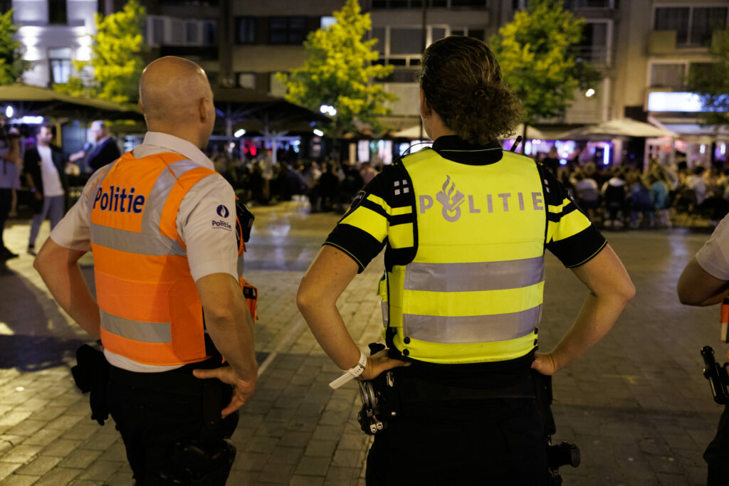 Dutch and Belgian police join forces to tackle teenage tensions in Knokke