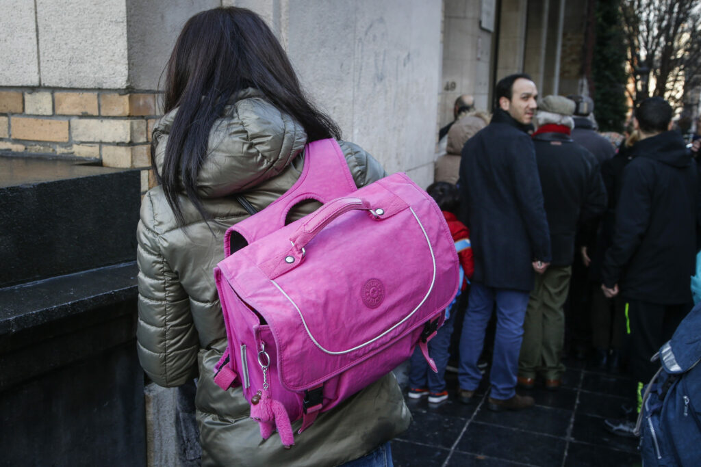 Two students in headscarves excluded from Schaerbeek graduation ceremony