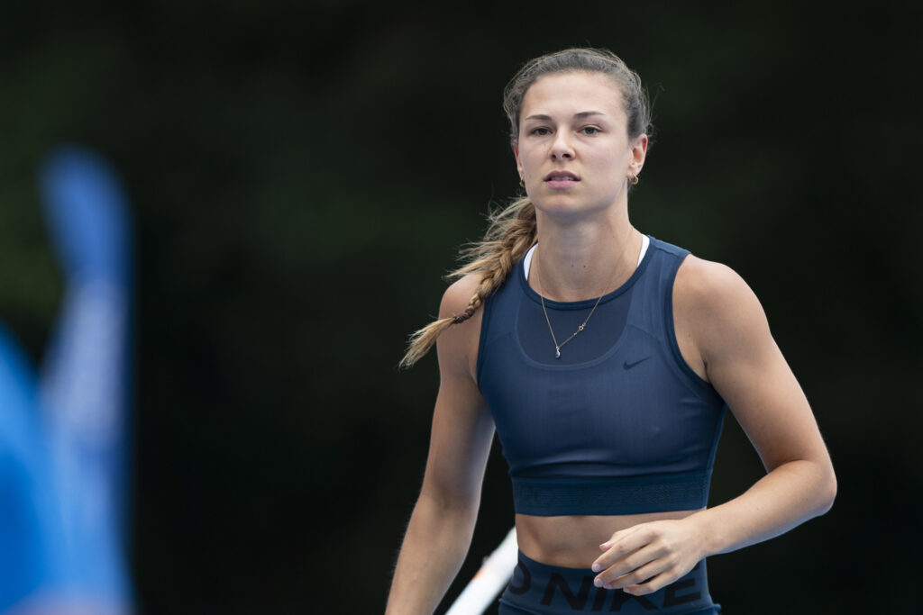 Elien Vekemans wins gold in pole vault at Summer World University Games