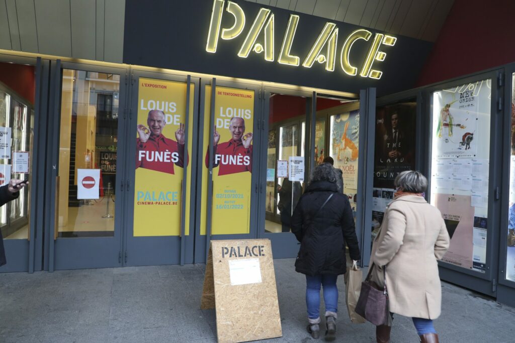 Brussels' Cinema Palace evacuated following smoke caused by car doing doughnuts