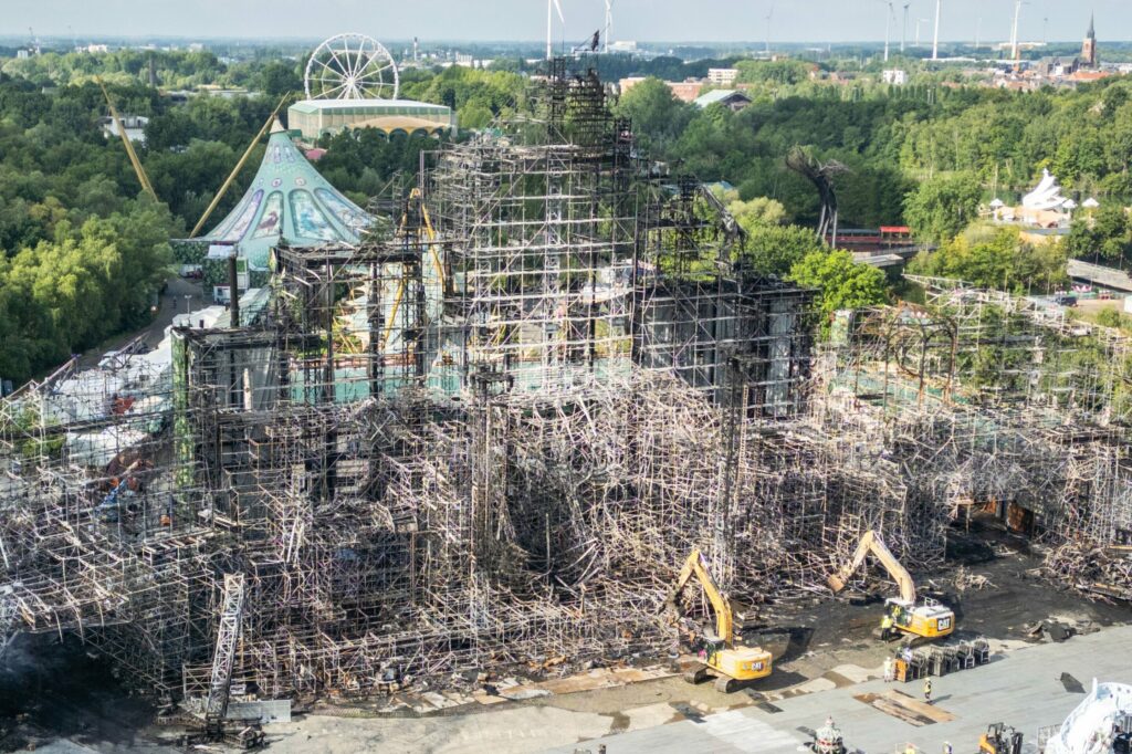 Tomorrowland on fire - how it happened (photos)