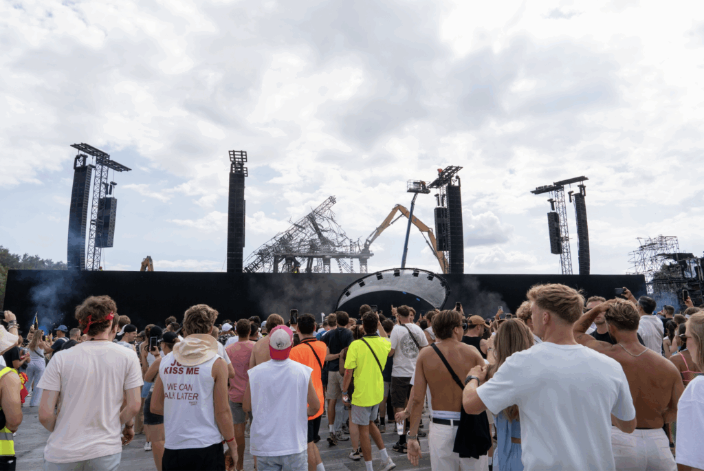 Tomorrowland opens after building new main stage