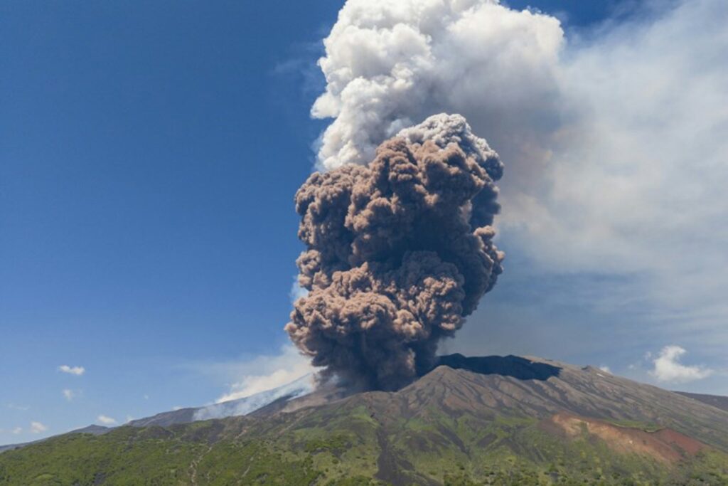 Etna erupts again, air traffic on highest alert