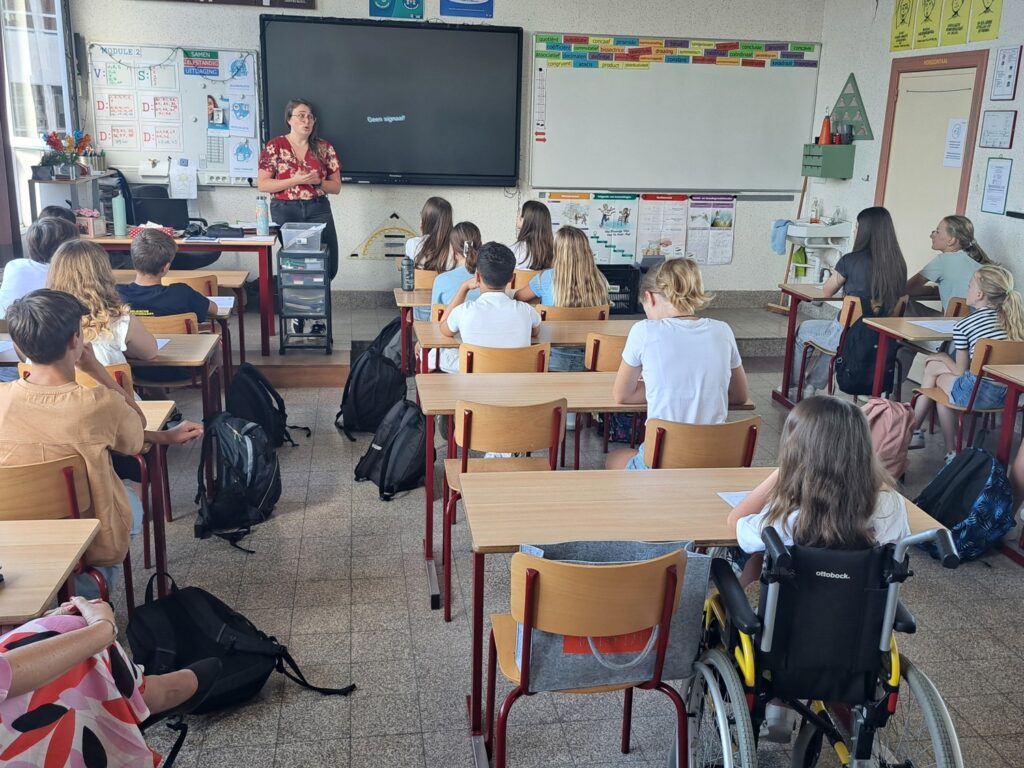 Flemish network creates teaching guides to help with curriculum goals