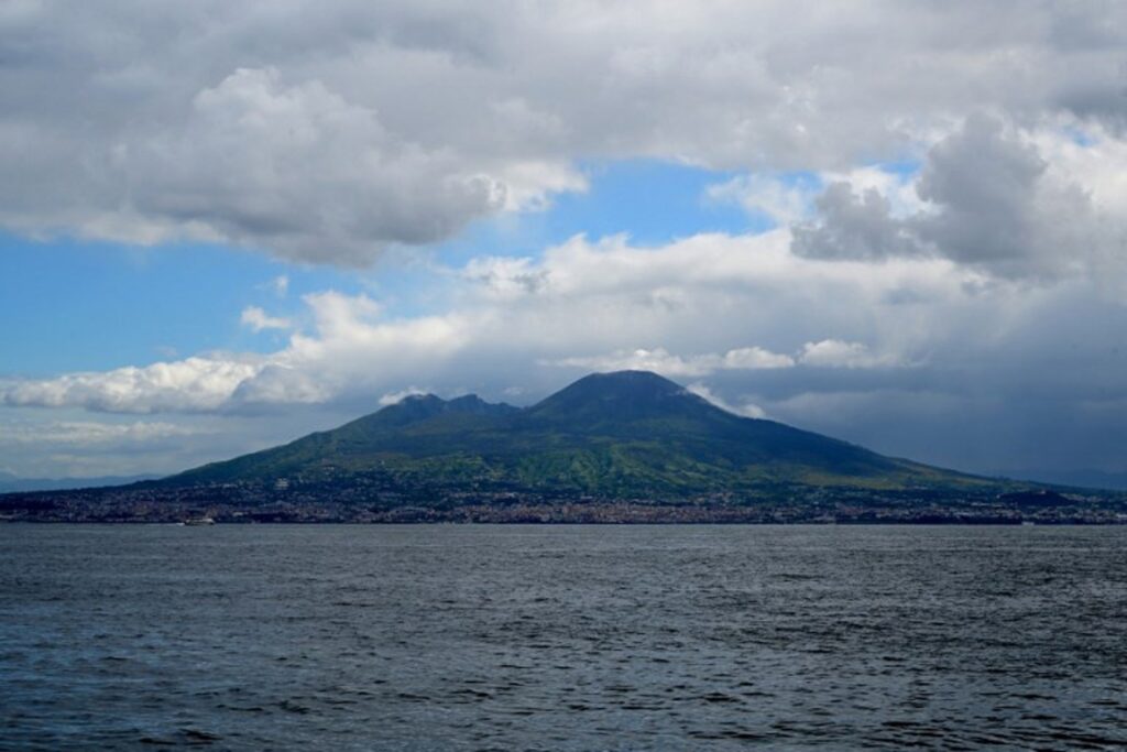 Tourists banned from Italy's Vesuvius due to blaze on volcano's slopes