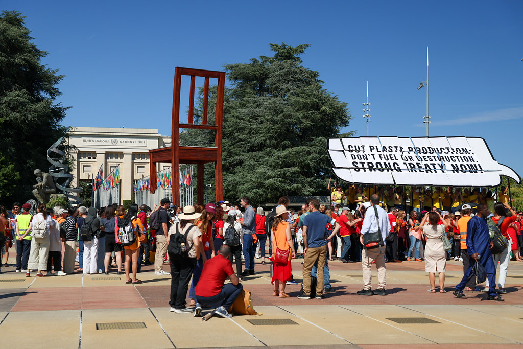 EU tries to reach global plastic treaty in Geneva amid protests against fossil fuels lobbying