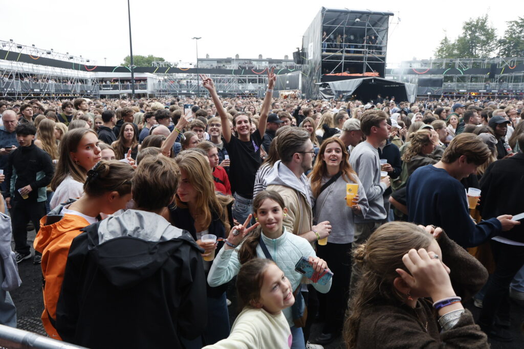 Lokerse Feesten atmosphere unaffected by volatile weather