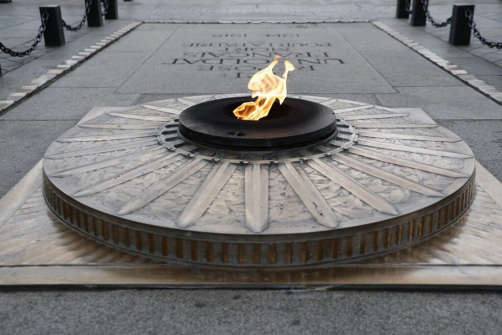 Man receives conditional jail sentence for lighting cigarette with eternal flame in Paris
