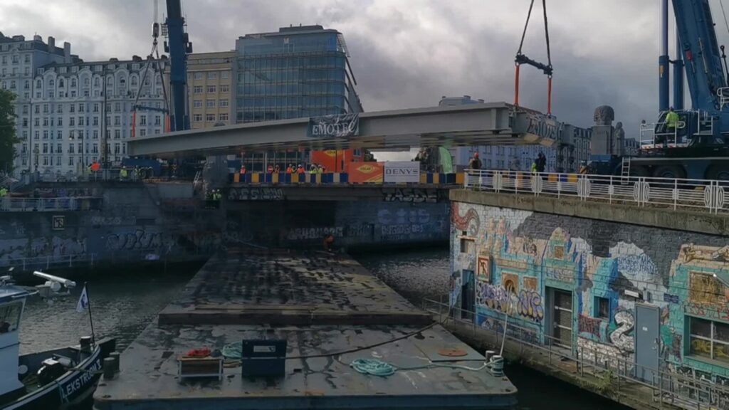 97-tonne bridge successfully installed in Brussels