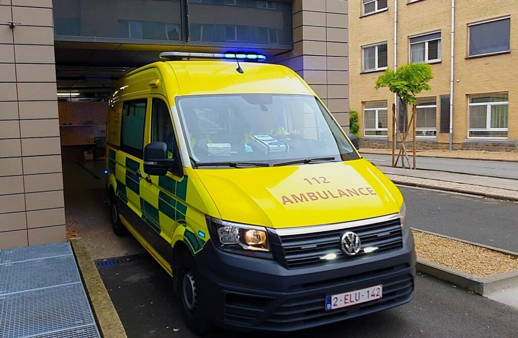 Driver killed by tree in West Flanders