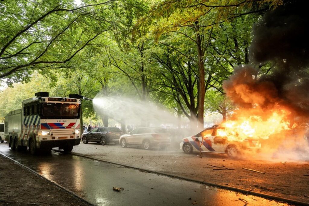 Netherlands: Anti-immigration demonstration turns into clashes with police