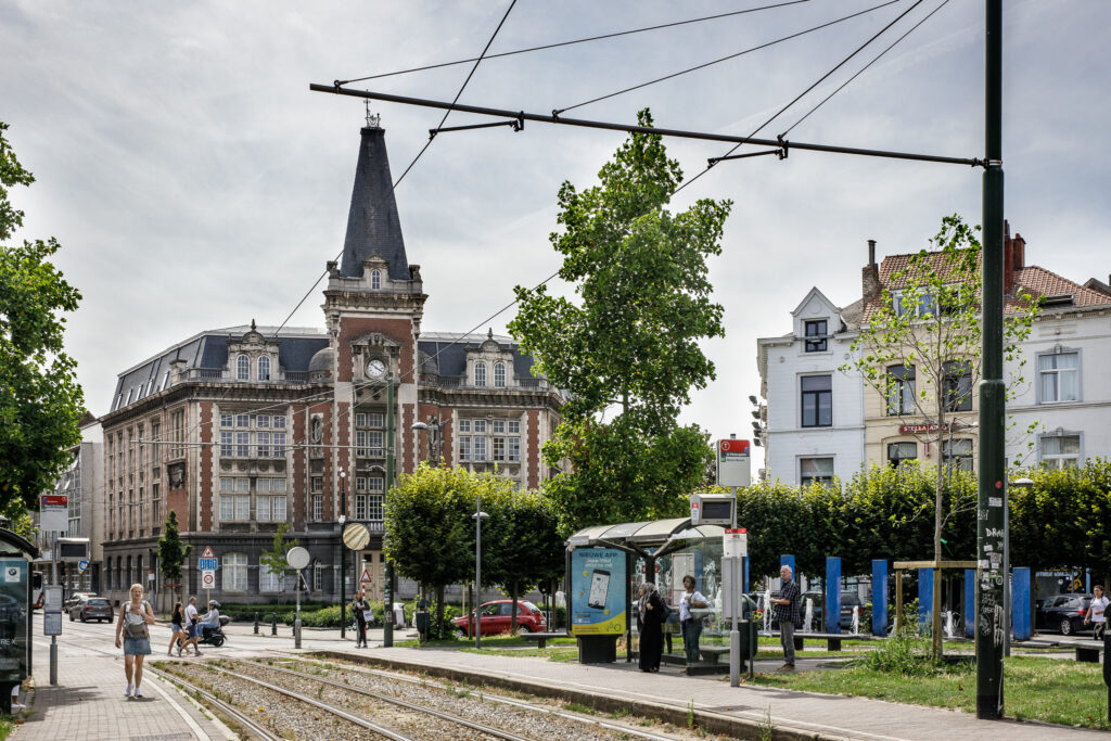 Ex-jihadist accused of holding three women as slaves