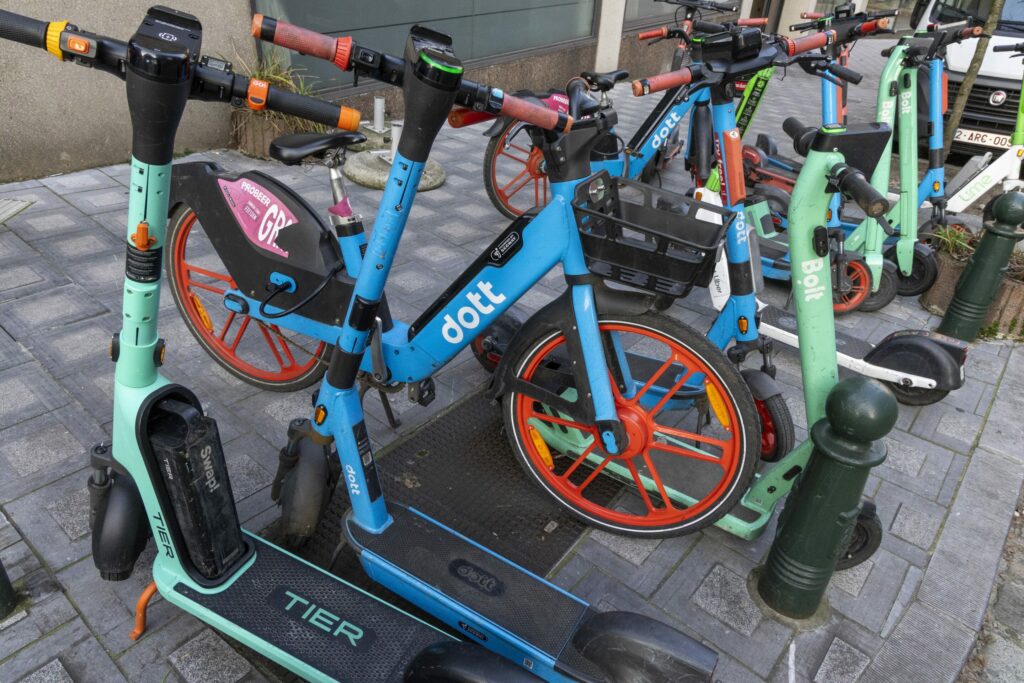 Shared e-scooters and bikes need to be taken off Brussels roads 'as soon as possible'
