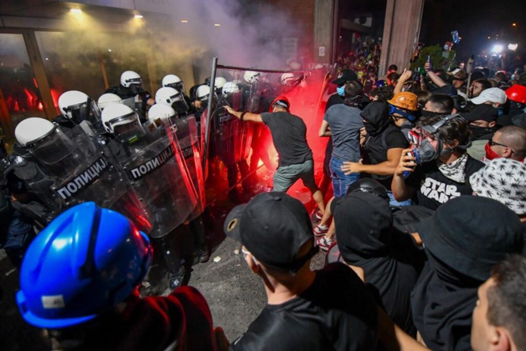 Thousands of demonstrators call for early elections in Serbia