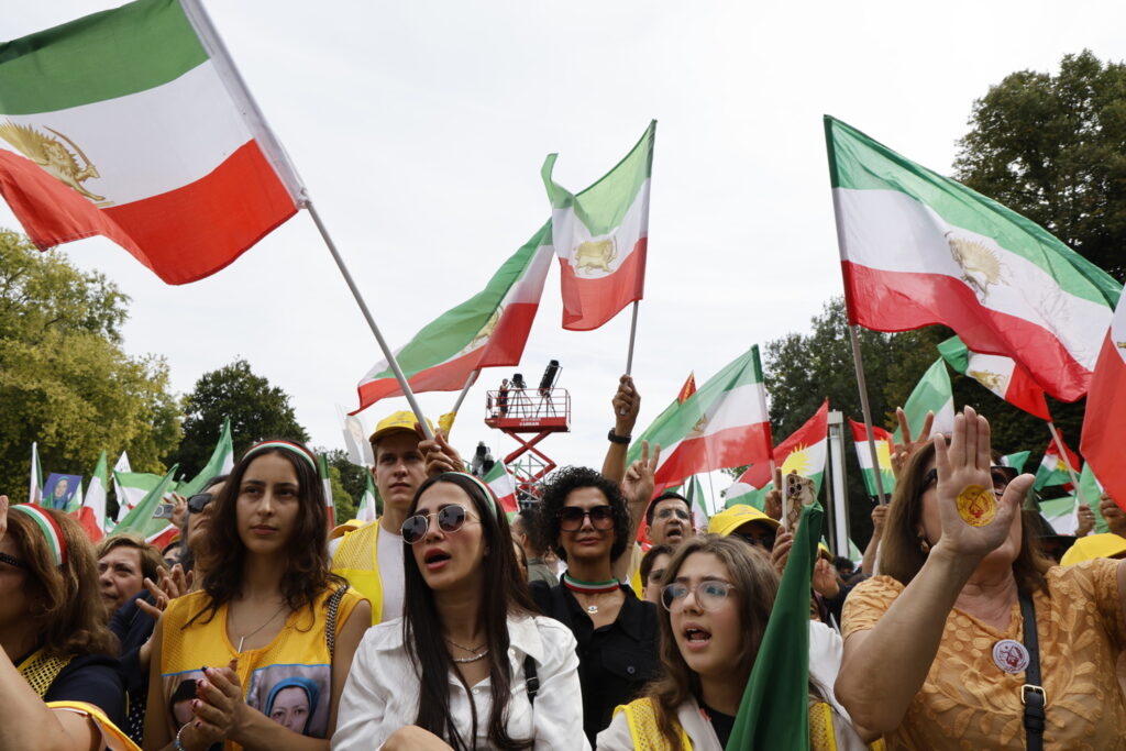 Tens of thousands of opponents of Iranian regime protest near Atomium