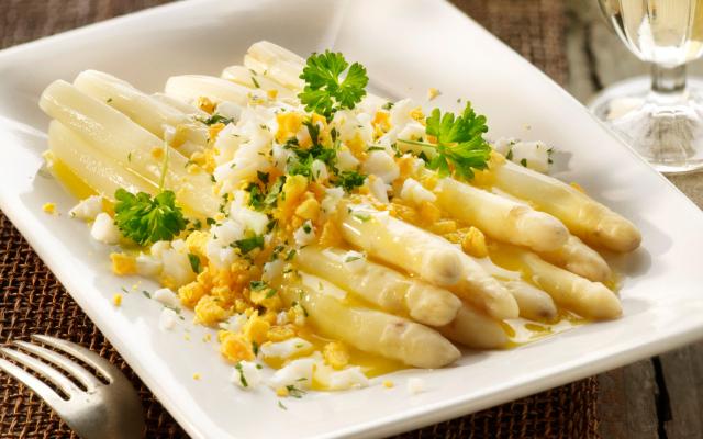 A taste of Belgium: Asparagus Flemish Style