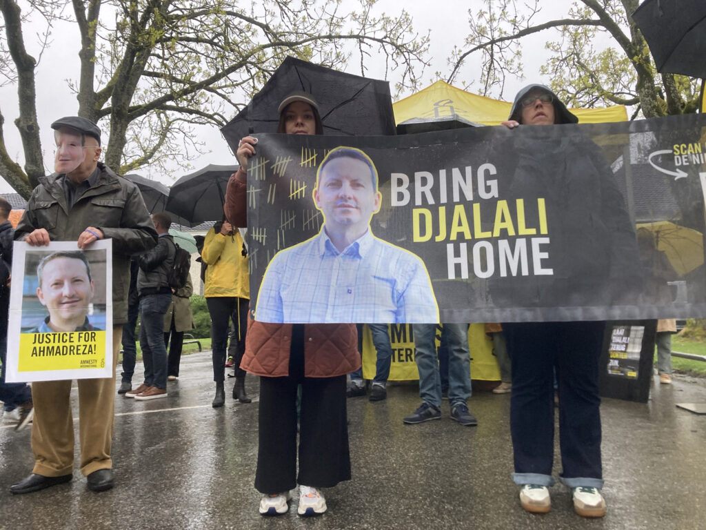 Amnesty rally at Iranian Embassy to demand VUB lecturer's release