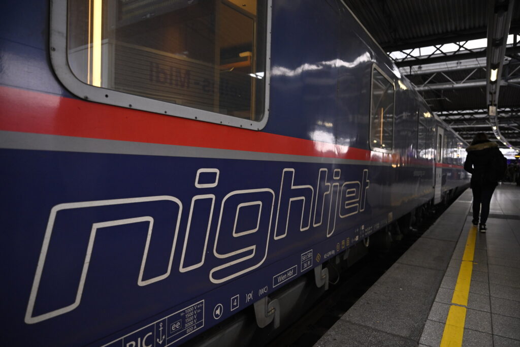 Two night trains to Paris scrapped by Austrian railway company