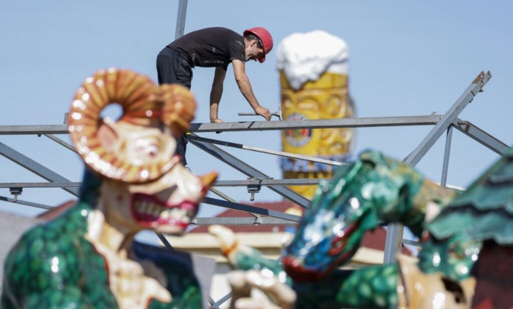 Oktoberfest kicks off in Munich