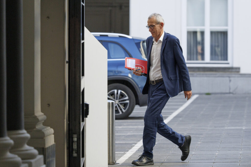 100,000 long-term sick people at risk of rechecks