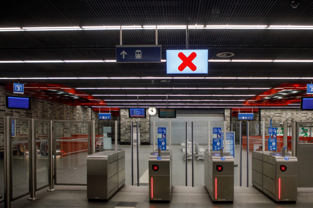 Federal Government scraps access gate plans for train stations