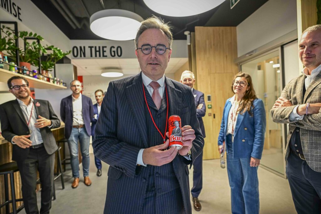 De Wever attends Coca-Cola's 25th birthday in Anderlecht