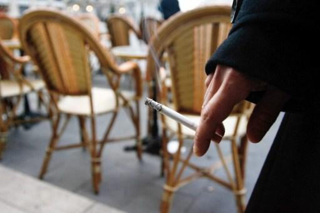 Smoking and vaping to be banned on terraces