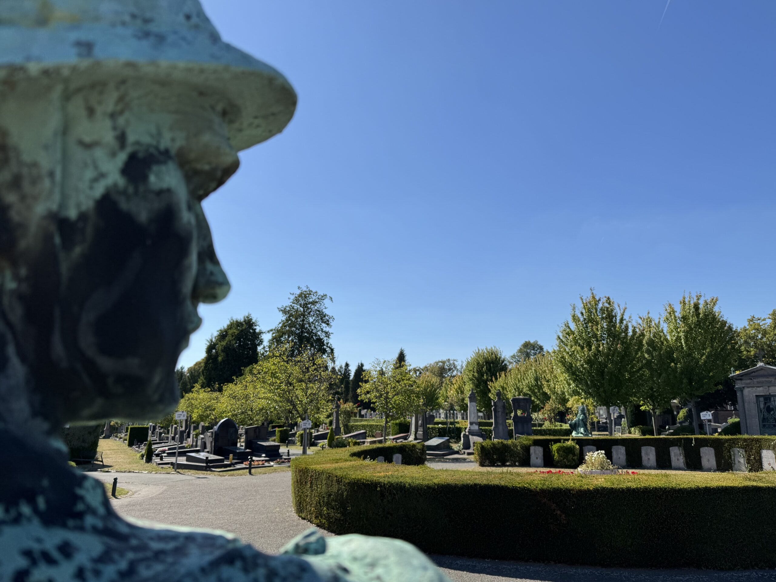 The remarkable lives still stirring in Ixelles cemetery