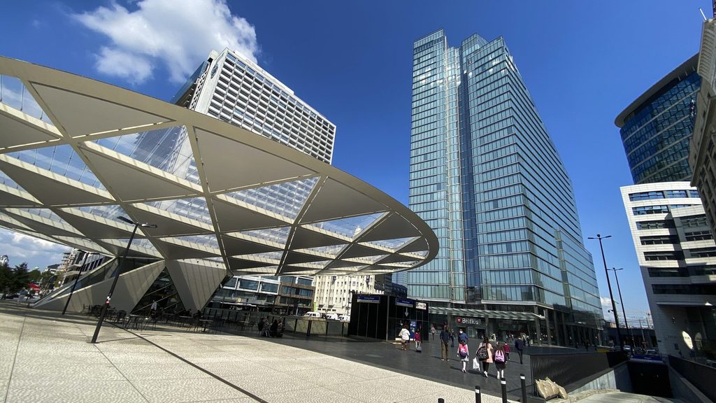 Euro Area firms see rise in loan costs, stable inflation expectations