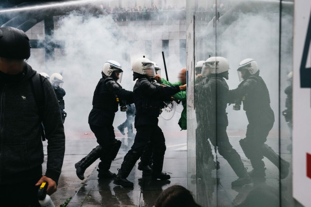 National strike: Masked participants clash with riot police