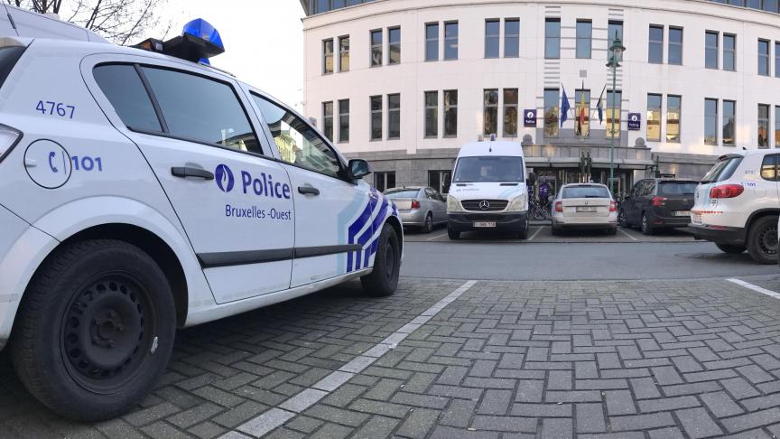 Police standoff in Molenbeek after man allegedly stabs his mother