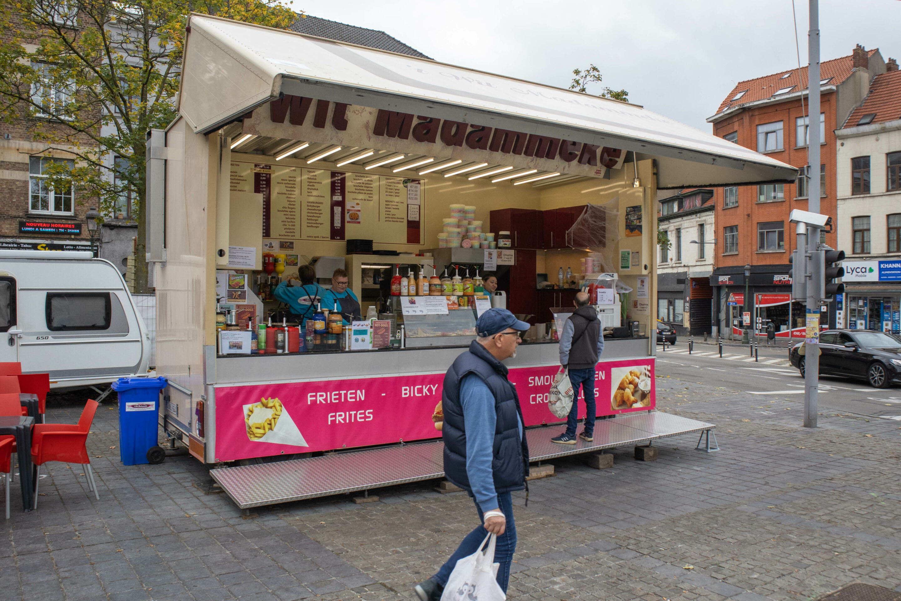 'We do it the old way': The cult Belgian street food made by the same family since 1906