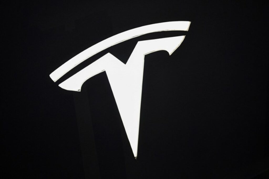 Tesla's net profit down by 37% in the third quarter
