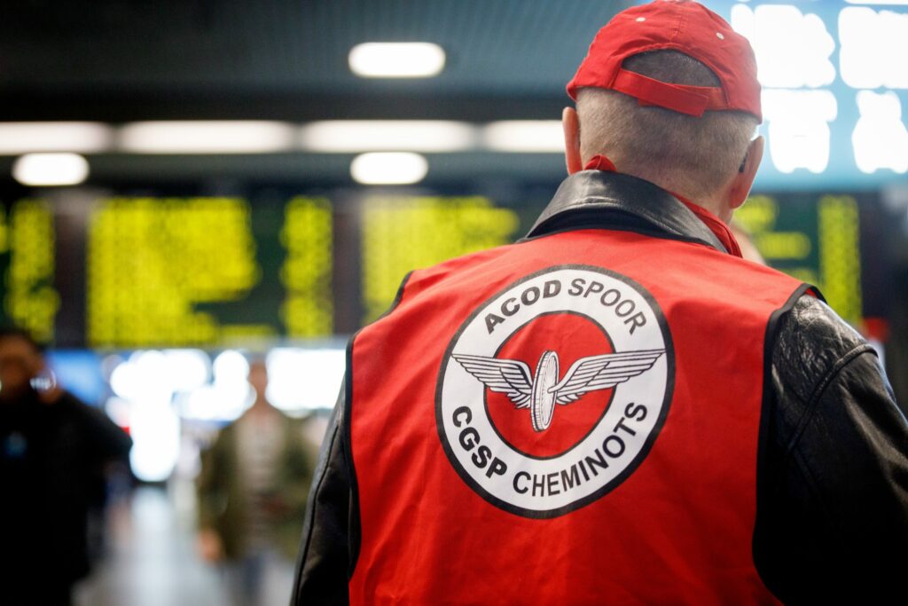 Rail unions plan 72-hour strike as part of nationwide protest in late November