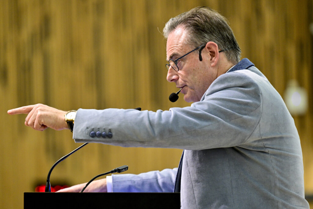 De Wever warns students that the welfare state could collapse in their lifetime