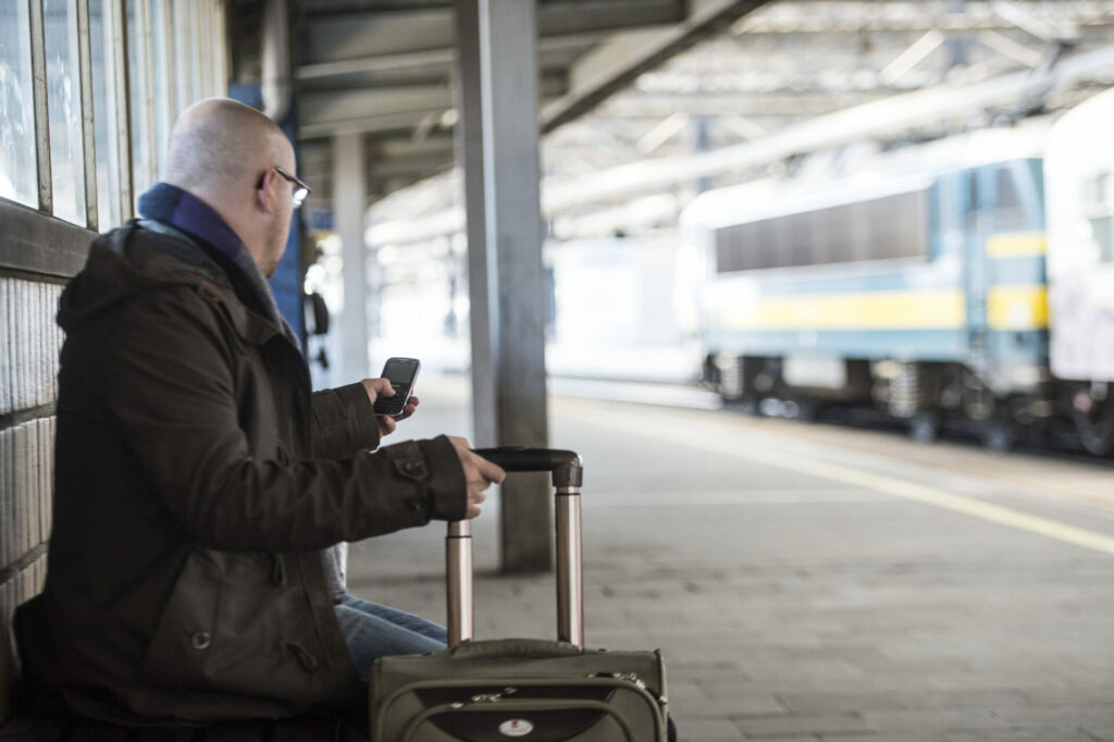Belgian commuters still lighting up despite smoking ban on train platforms