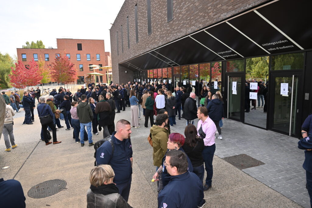 Prison staff protest against overcrowding in Belgian prisons