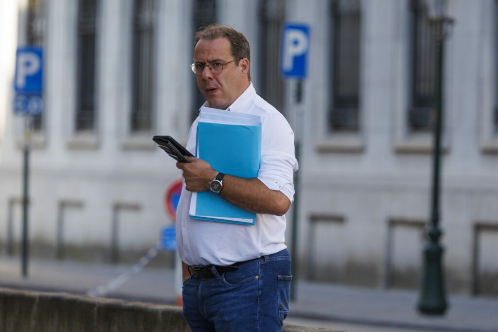 'Quite astonishing': Employment Minister on migrant roots in jobless benefits exclusions