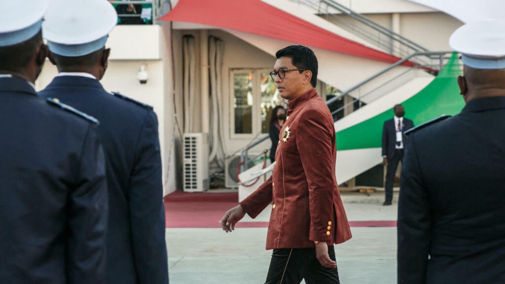 Facing ongoing street protests Madagascar's president calls for respect for the Constitution